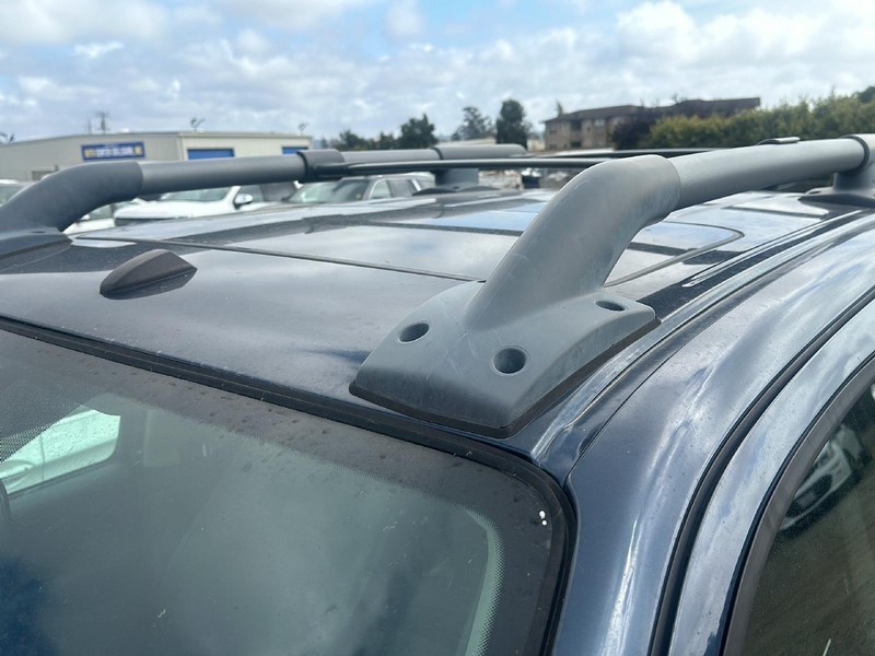 Nissan Frontier Vehicle Full-screen Gallery Image 12