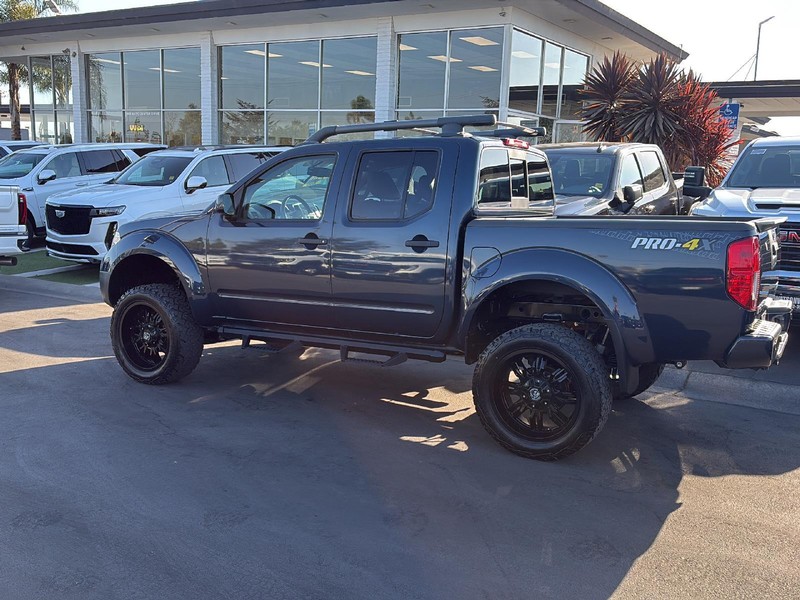 Nissan Frontier Vehicle Full-screen Gallery Image 14
