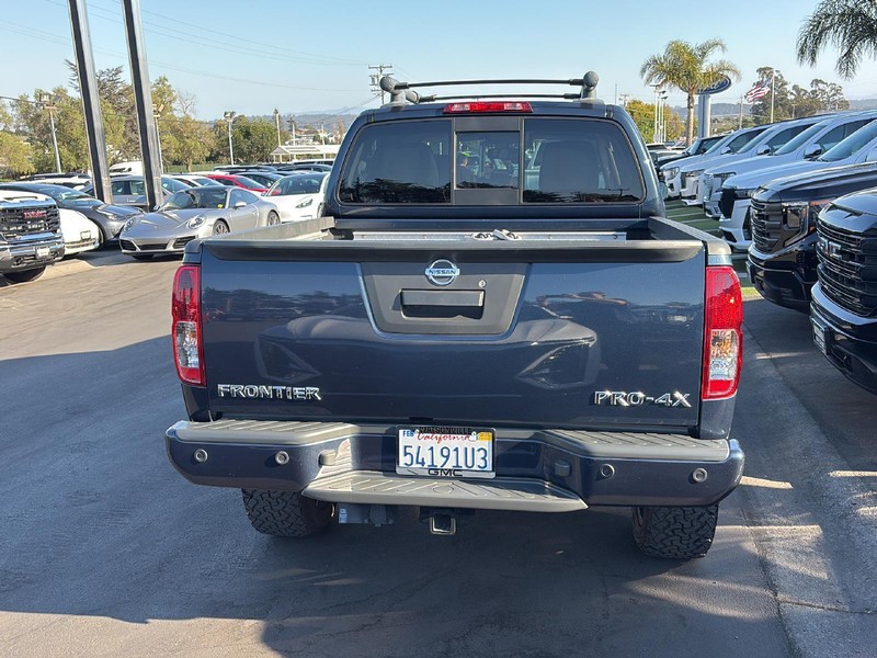Nissan Frontier Vehicle Full-screen Gallery Image 17