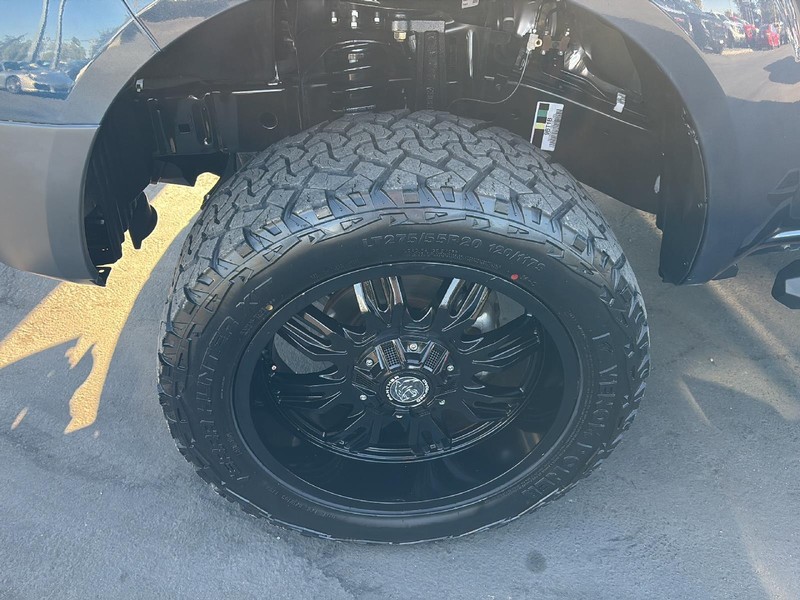 Nissan Frontier Vehicle Full-screen Gallery Image 19