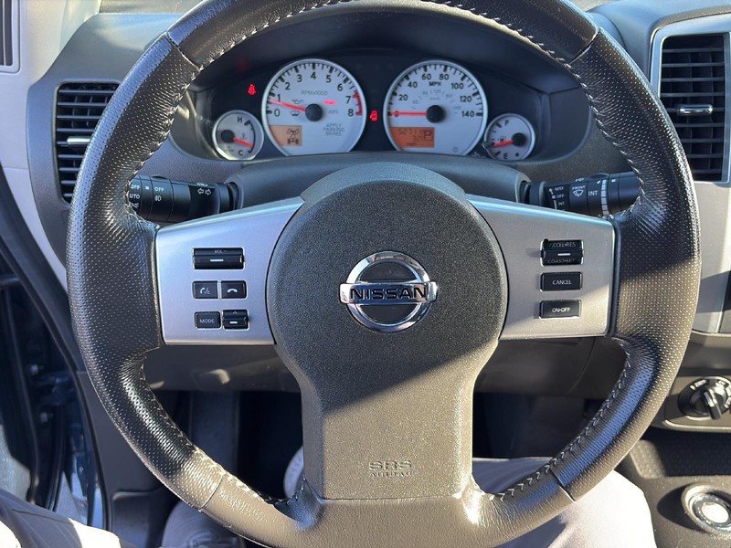 Nissan Frontier Vehicle Full-screen Gallery Image 27