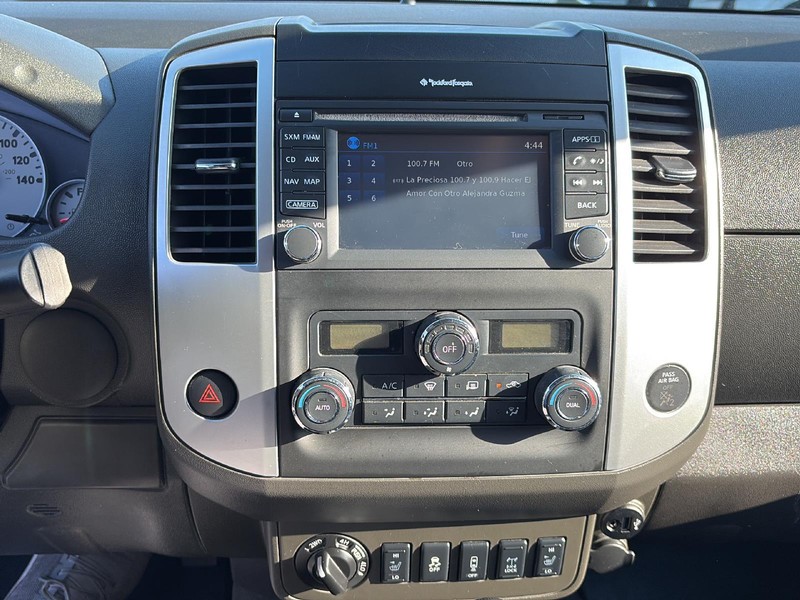 Nissan Frontier Vehicle Full-screen Gallery Image 29