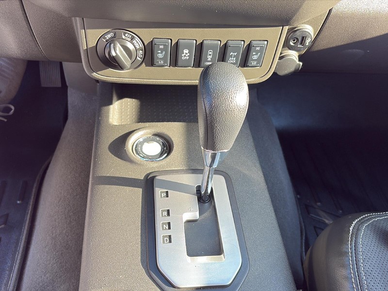 Nissan Frontier Vehicle Full-screen Gallery Image 30