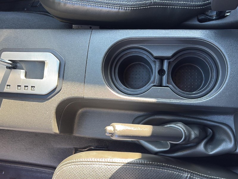 Nissan Frontier Vehicle Full-screen Gallery Image 31