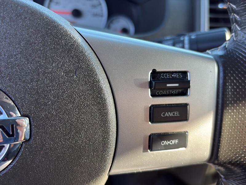Nissan Frontier Vehicle Full-screen Gallery Image 34