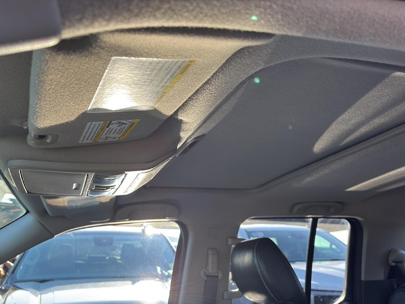 Nissan Frontier Vehicle Full-screen Gallery Image 35