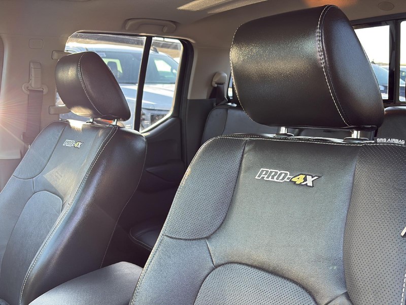 Nissan Frontier Vehicle Full-screen Gallery Image 36