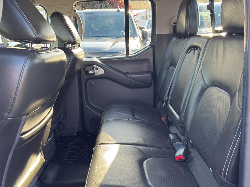 Nissan Frontier Vehicle Full-screen Gallery Image 37
