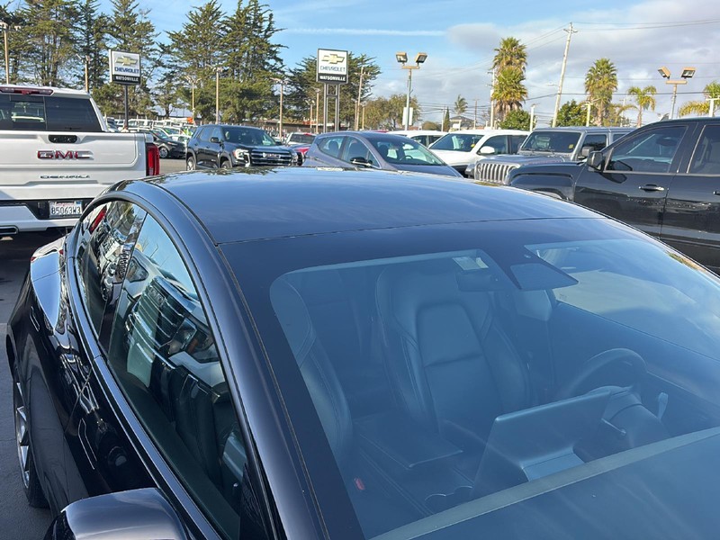 Tesla Model 3 Vehicle Full-screen Gallery Image 19