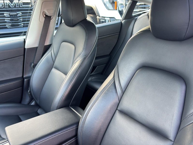 Tesla Model 3 Vehicle Full-screen Gallery Image 20