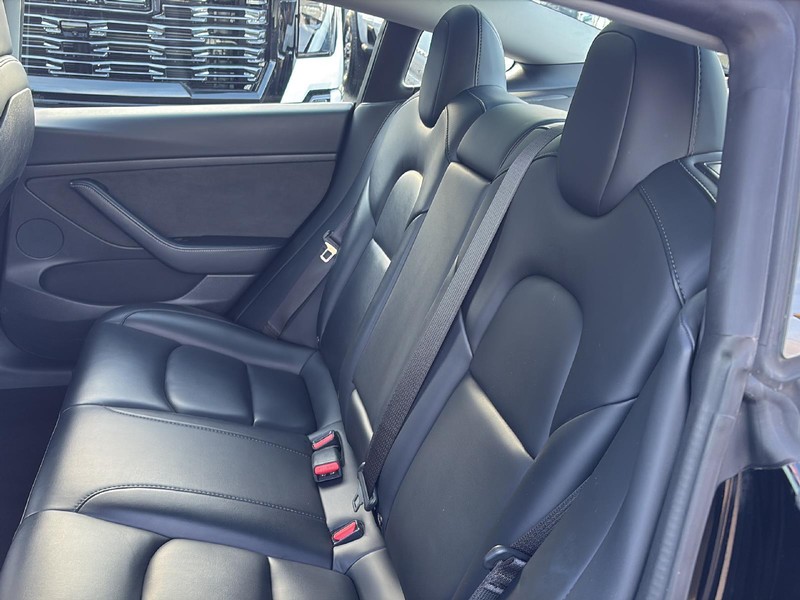 Tesla Model 3 Vehicle Full-screen Gallery Image 21
