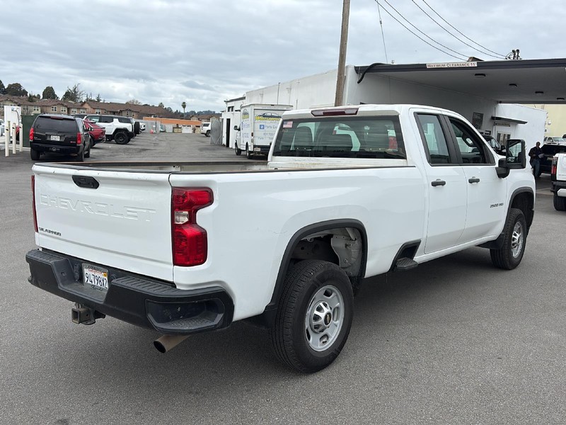 Chevrolet Silverado 2500HD Vehicle Full-screen Gallery Image 03