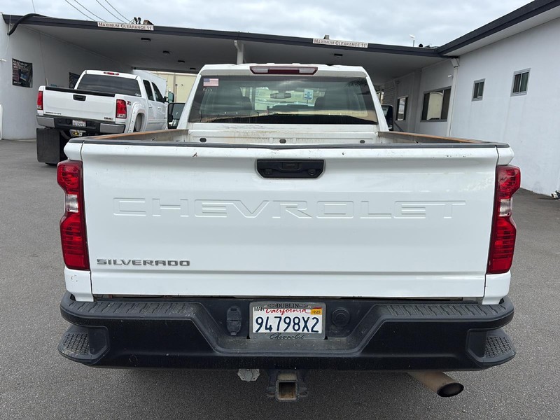 Chevrolet Silverado 2500HD Vehicle Full-screen Gallery Image 04
