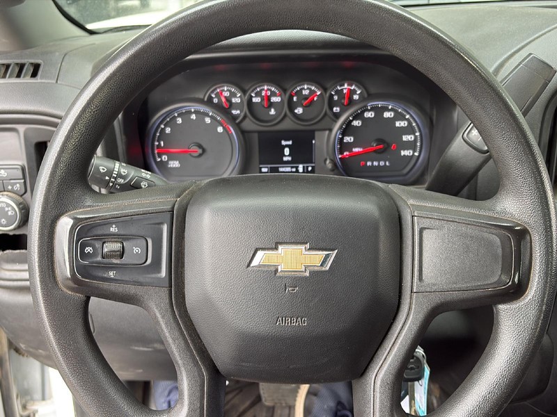 Chevrolet Silverado 2500HD Vehicle Full-screen Gallery Image 10