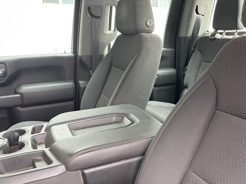 Chevrolet Silverado 2500HD Vehicle Full-screen Gallery Image 12