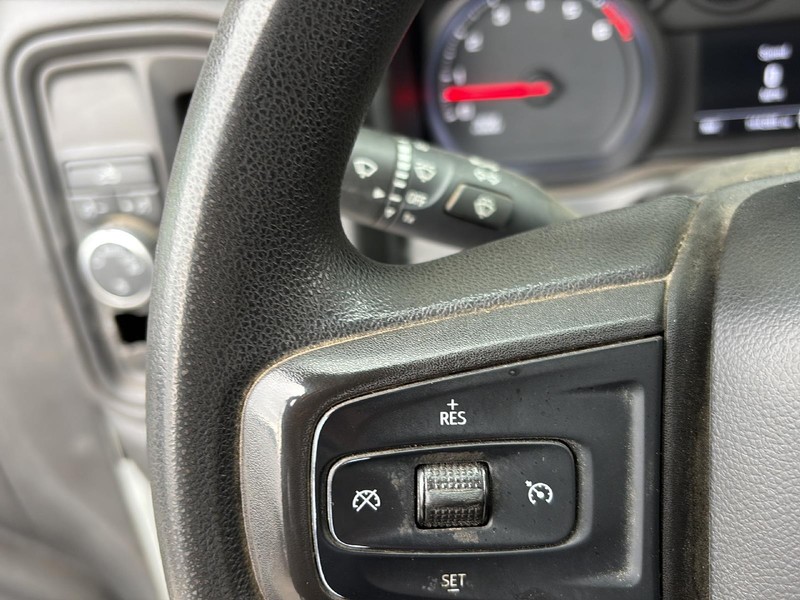 Chevrolet Silverado 2500HD Vehicle Full-screen Gallery Image 13