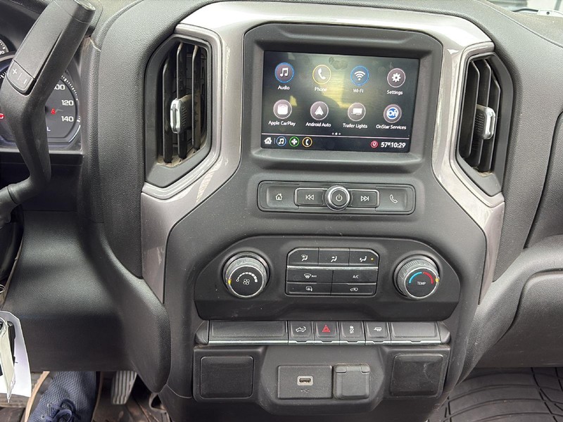 Chevrolet Silverado 2500HD Vehicle Full-screen Gallery Image 15