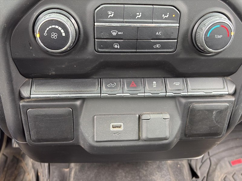 Chevrolet Silverado 2500HD Vehicle Full-screen Gallery Image 17