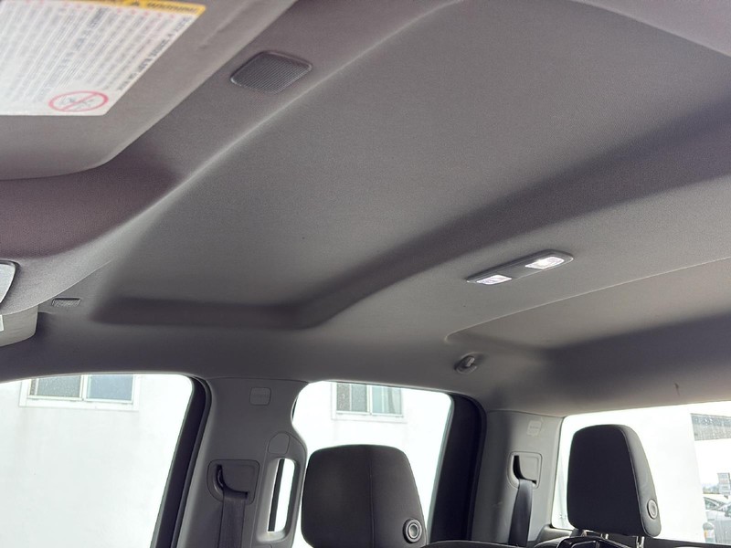 Chevrolet Silverado 2500HD Vehicle Full-screen Gallery Image 21