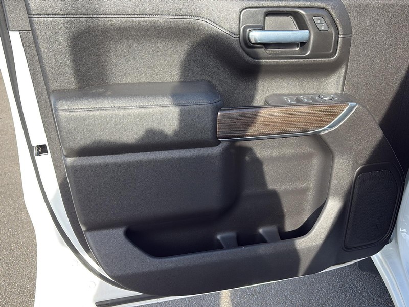 Chevrolet Silverado 1500 Vehicle Full-screen Gallery Image 10
