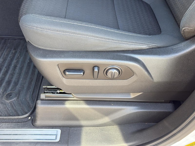 Chevrolet Silverado 1500 Vehicle Full-screen Gallery Image 12