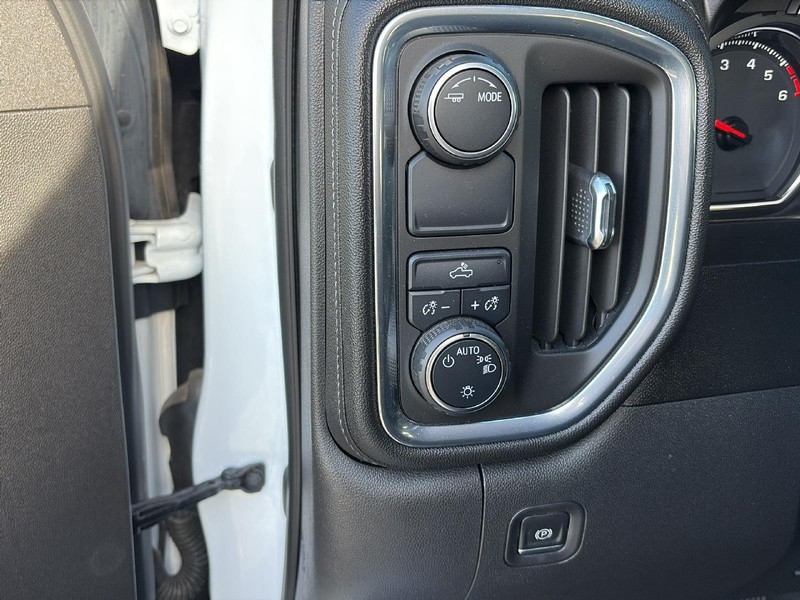 Chevrolet Silverado 1500 Vehicle Full-screen Gallery Image 13