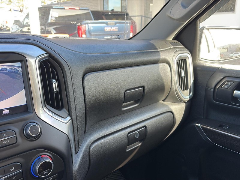 Chevrolet Silverado 1500 Vehicle Full-screen Gallery Image 24