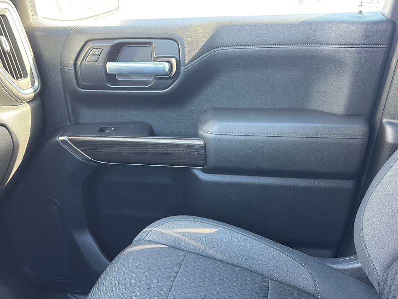 Chevrolet Silverado 1500 Vehicle Full-screen Gallery Image 25