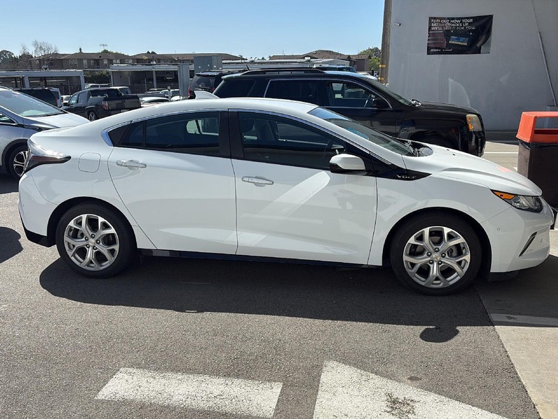 Chevrolet Volt Vehicle Full-screen Gallery Image 02