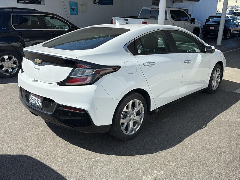 Chevrolet Volt Vehicle Full-screen Gallery Image 03