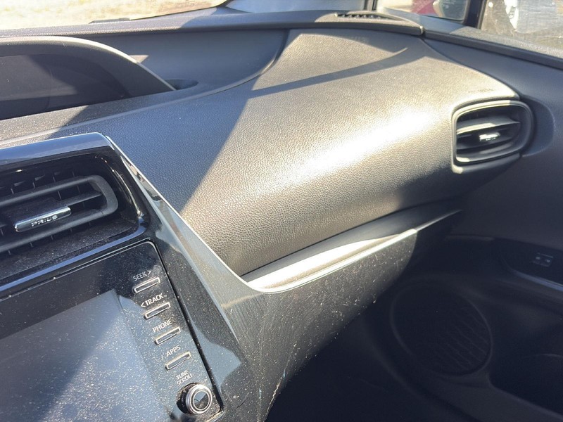 Toyota Prius Vehicle Full-screen Gallery Image 20