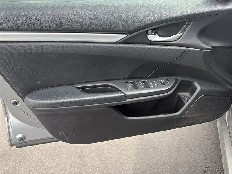 Honda Civic Sedan Vehicle Full-screen Gallery Image 10