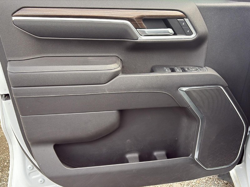 Chevrolet Silverado 1500 Vehicle Full-screen Gallery Image 11