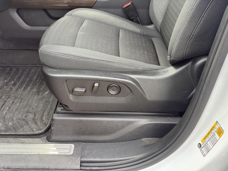 Chevrolet Silverado 1500 Vehicle Full-screen Gallery Image 12