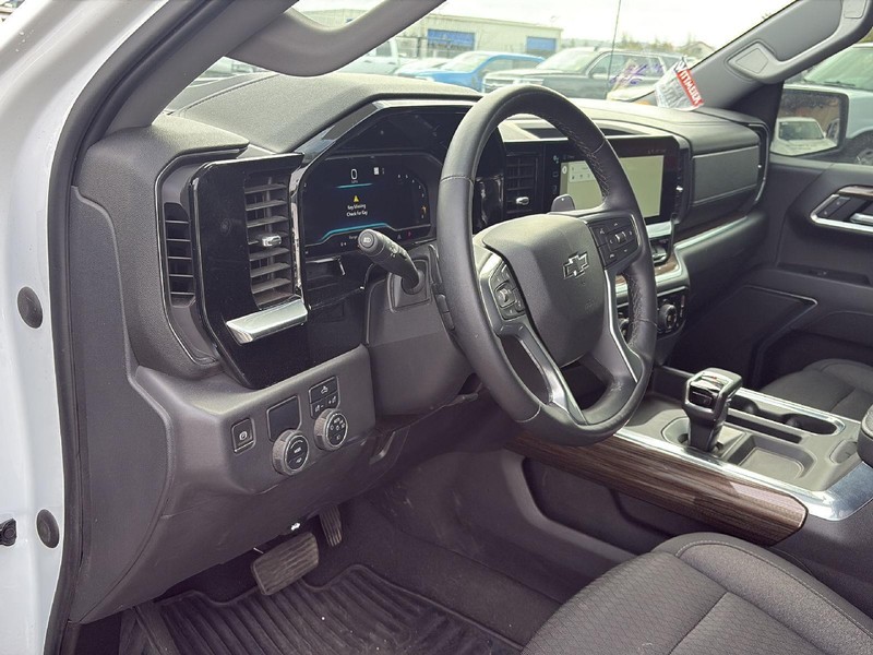 Chevrolet Silverado 1500 Vehicle Full-screen Gallery Image 13
