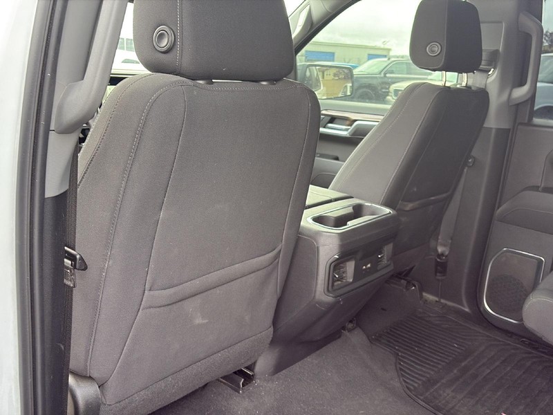 Chevrolet Silverado 1500 Vehicle Full-screen Gallery Image 15