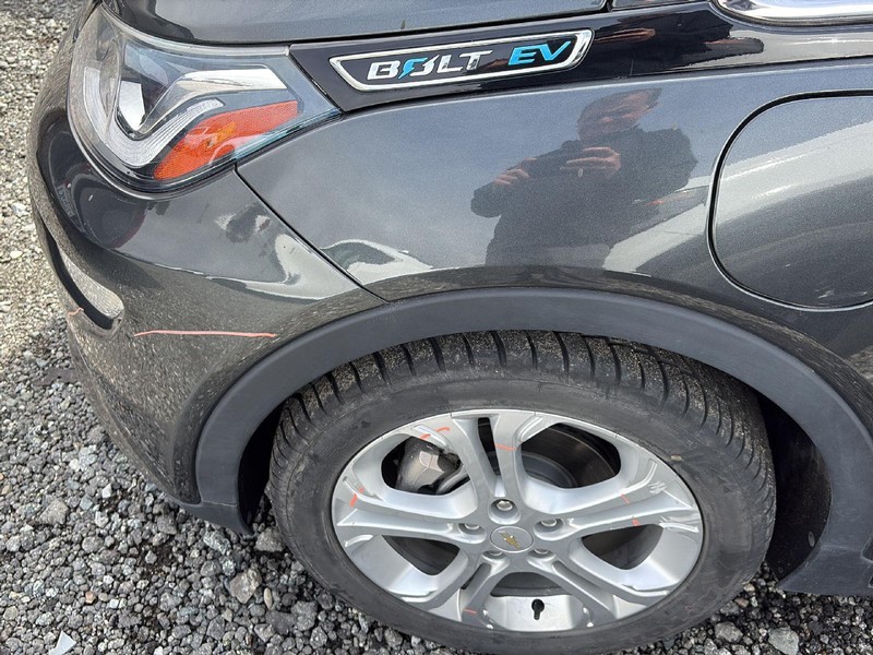 Chevrolet Bolt EV Vehicle Full-screen Gallery Image 05
