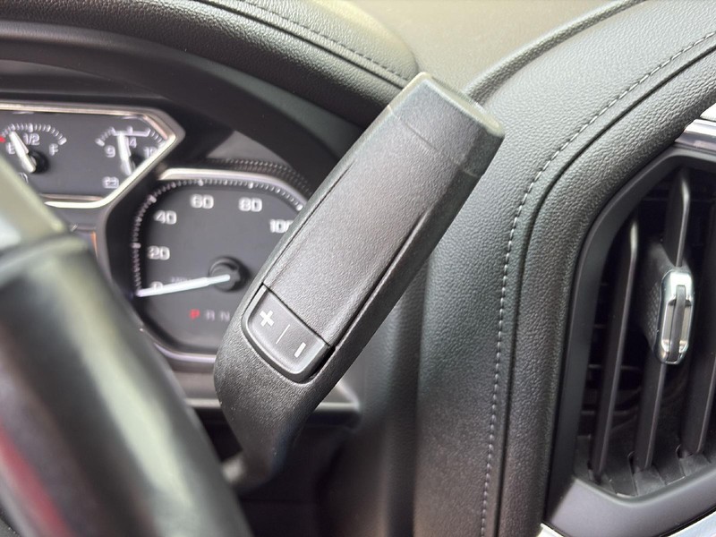 GMC Sierra 1500 Vehicle Full-screen Gallery Image 12