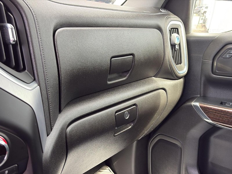 GMC Sierra 1500 Vehicle Full-screen Gallery Image 18
