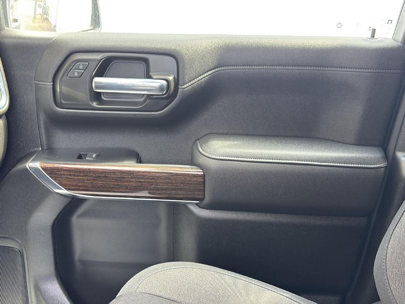 GMC Sierra 1500 Vehicle Full-screen Gallery Image 19