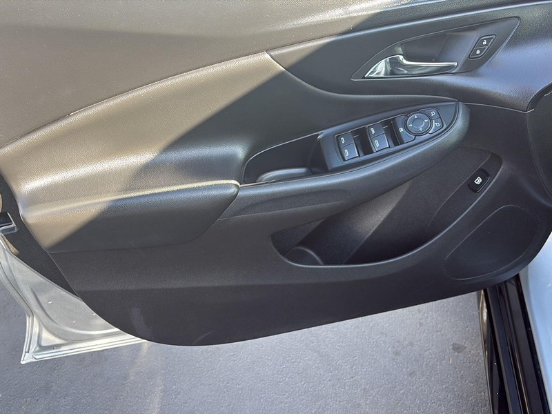Chevrolet Volt Vehicle Full-screen Gallery Image 19
