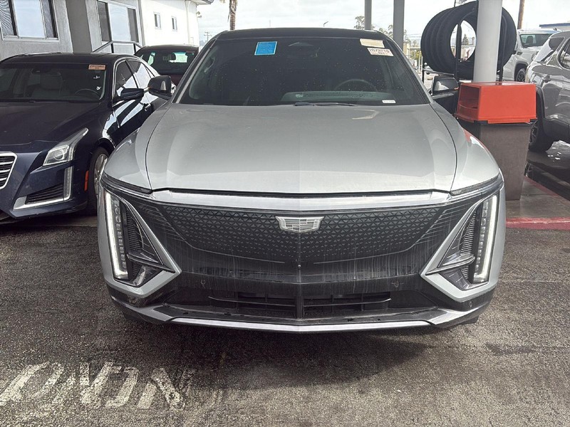 Cadillac LYRIQ Vehicle Full-screen Gallery Image 02