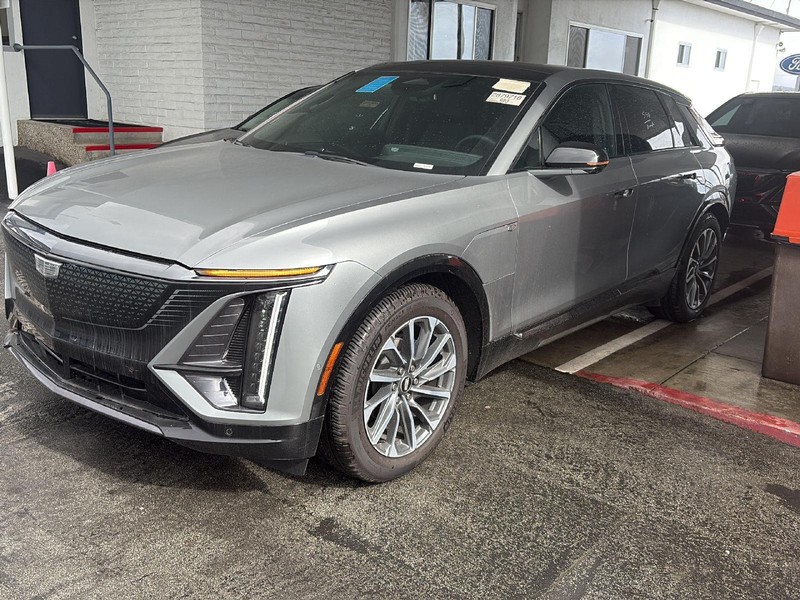 Cadillac LYRIQ Vehicle Full-screen Gallery Image 03
