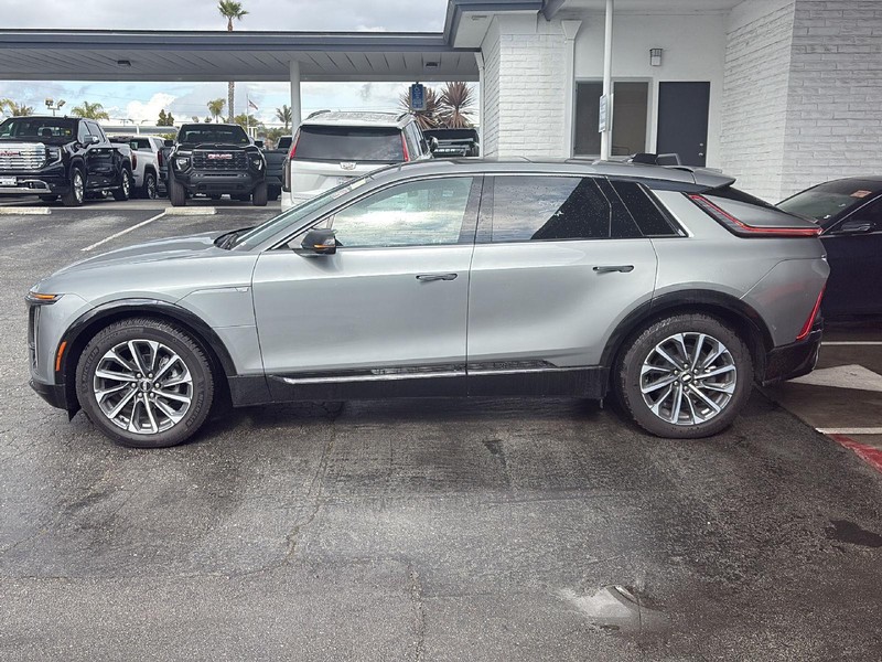 Cadillac LYRIQ Vehicle Full-screen Gallery Image 04