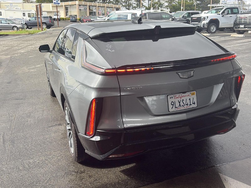 Cadillac LYRIQ Vehicle Full-screen Gallery Image 05