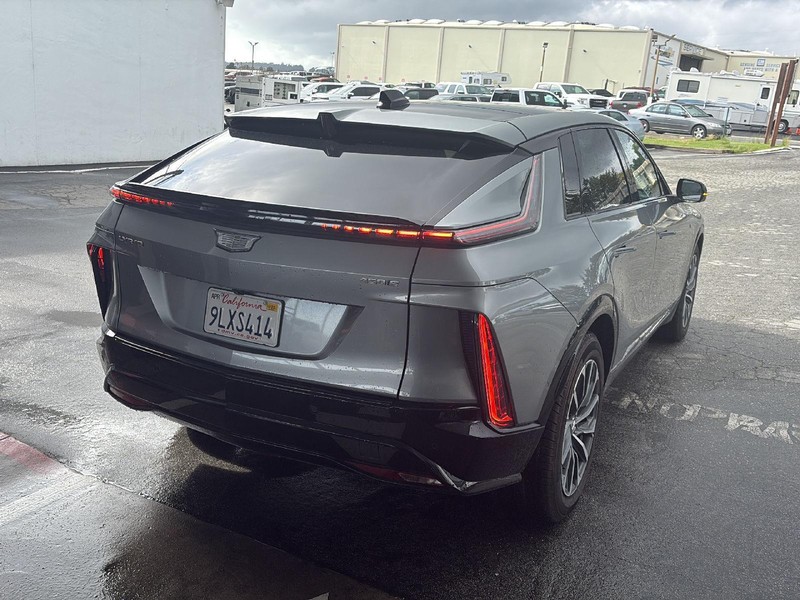 Cadillac LYRIQ Vehicle Full-screen Gallery Image 07