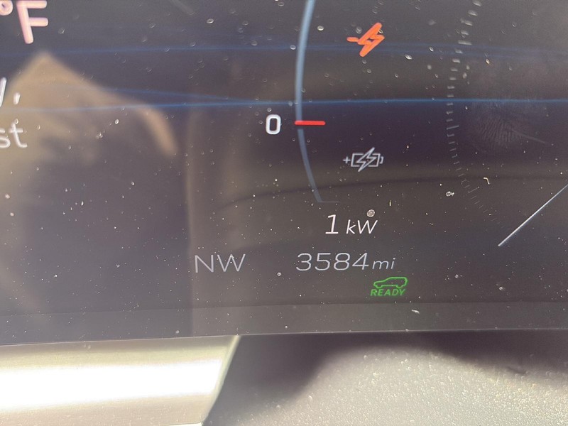 Cadillac LYRIQ Vehicle Full-screen Gallery Image 15