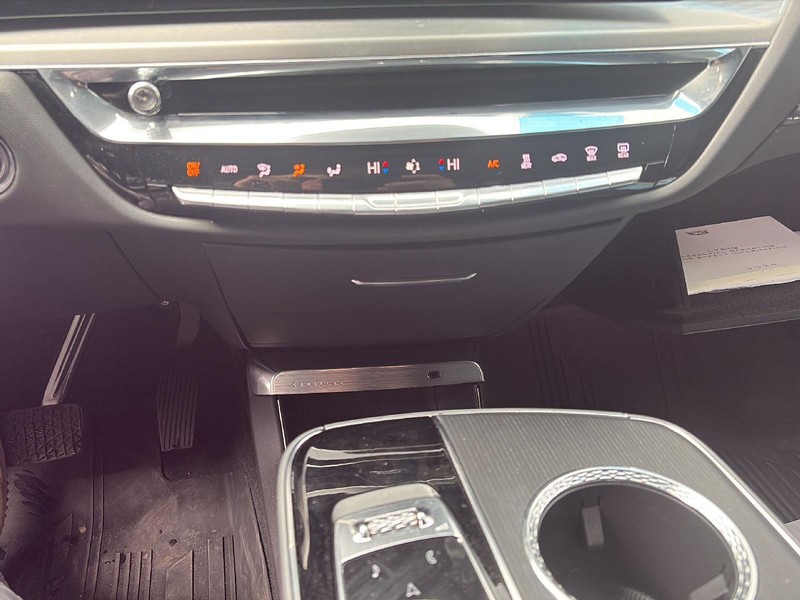 Cadillac LYRIQ Vehicle Full-screen Gallery Image 20