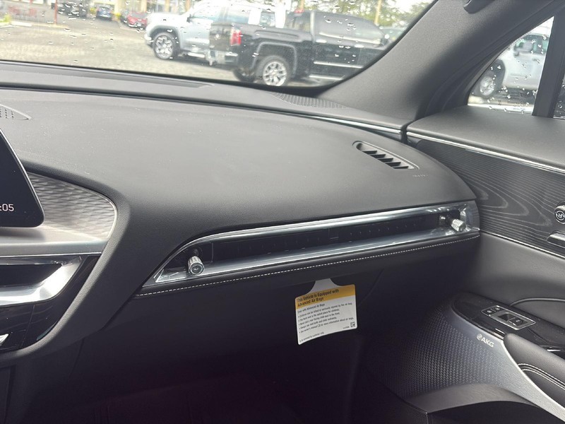 Cadillac LYRIQ Vehicle Full-screen Gallery Image 22