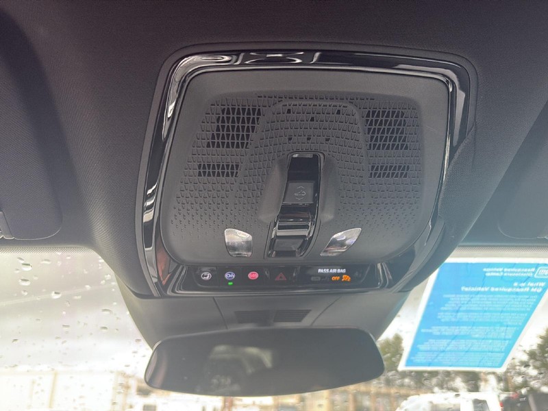 Cadillac LYRIQ Vehicle Full-screen Gallery Image 24